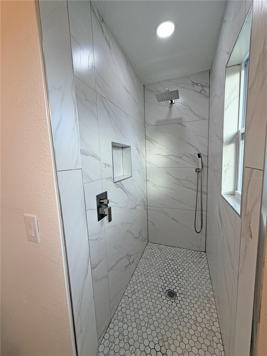 WHISPERING HILLS - Residential