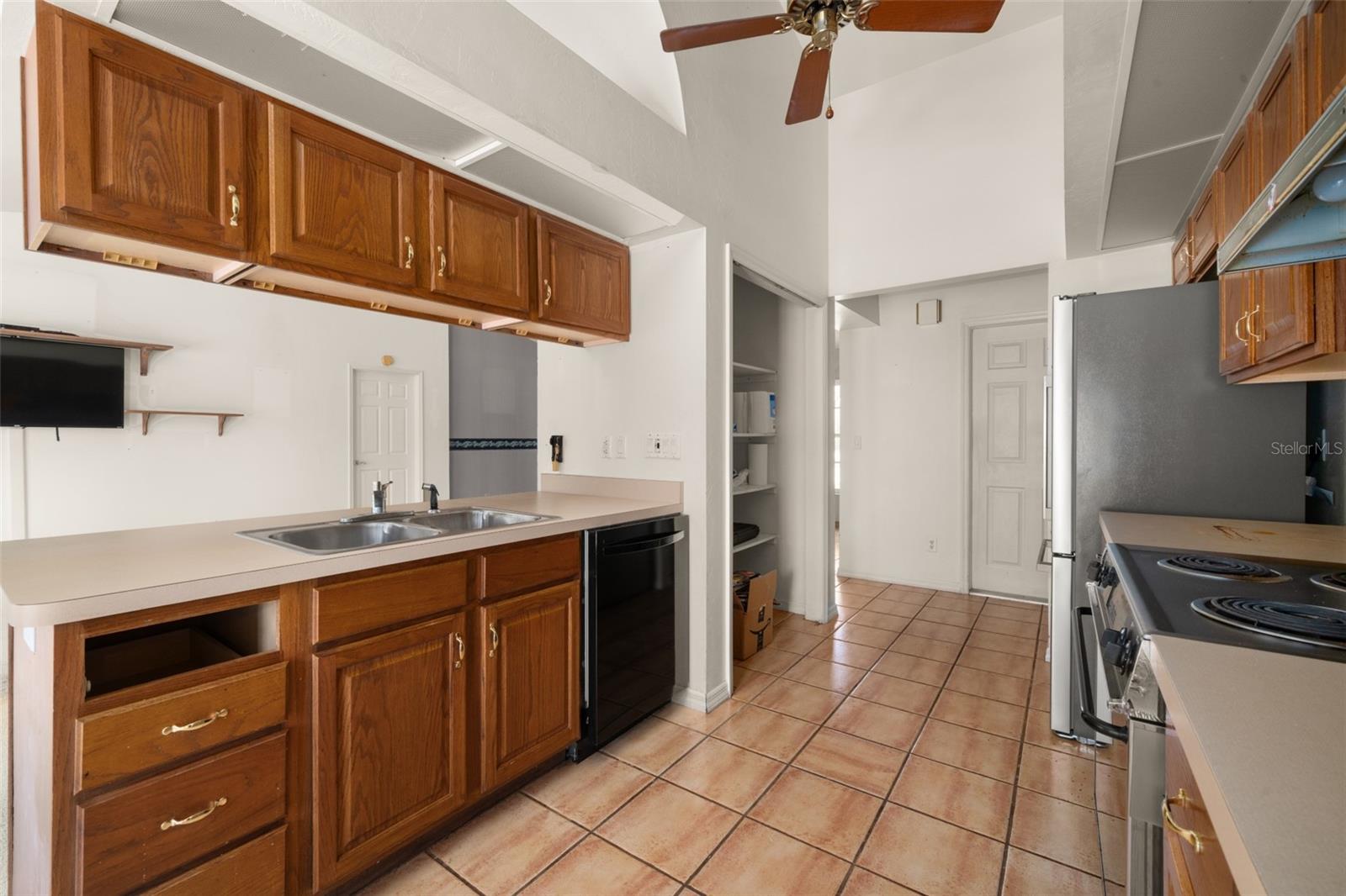 SUN N LAKE - Residential