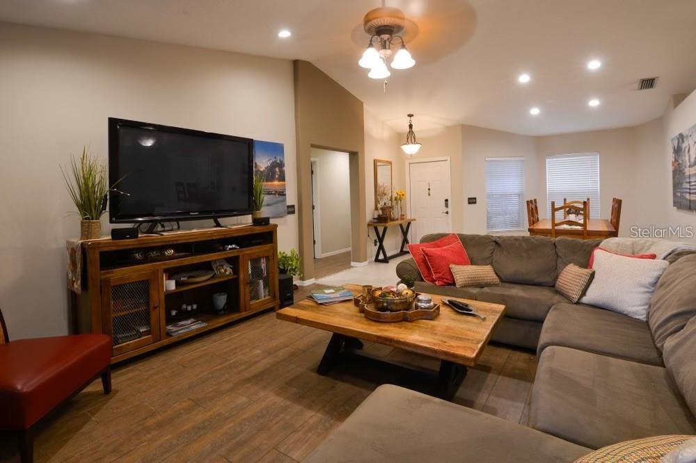 KINGSFIELD LAKES PH 1 - Residential