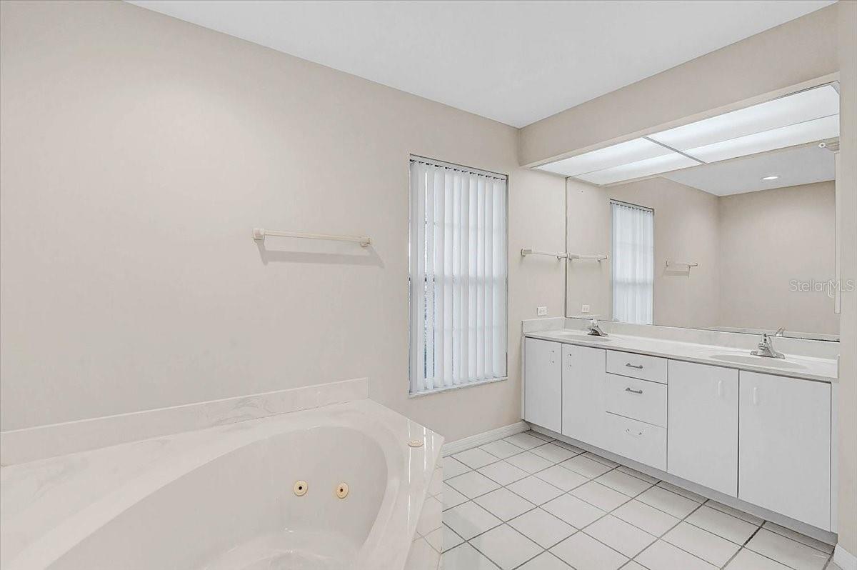 JACARANDA COUNTRY CLUB WEST VILLAGE - Residential