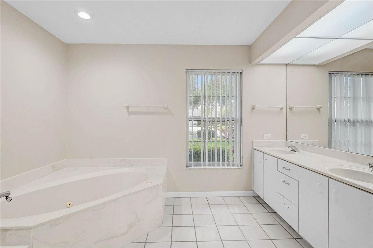 JACARANDA COUNTRY CLUB WEST VILLAGE - Residential