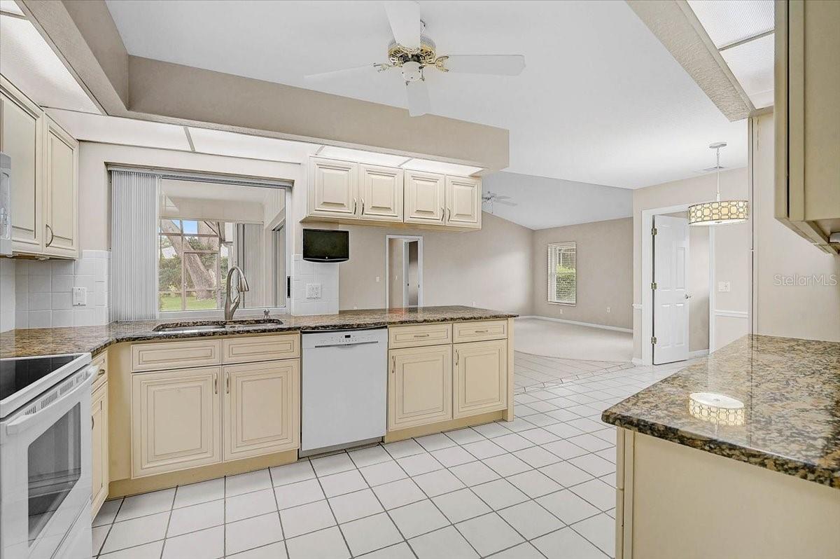 JACARANDA COUNTRY CLUB WEST VILLAGE - Residential