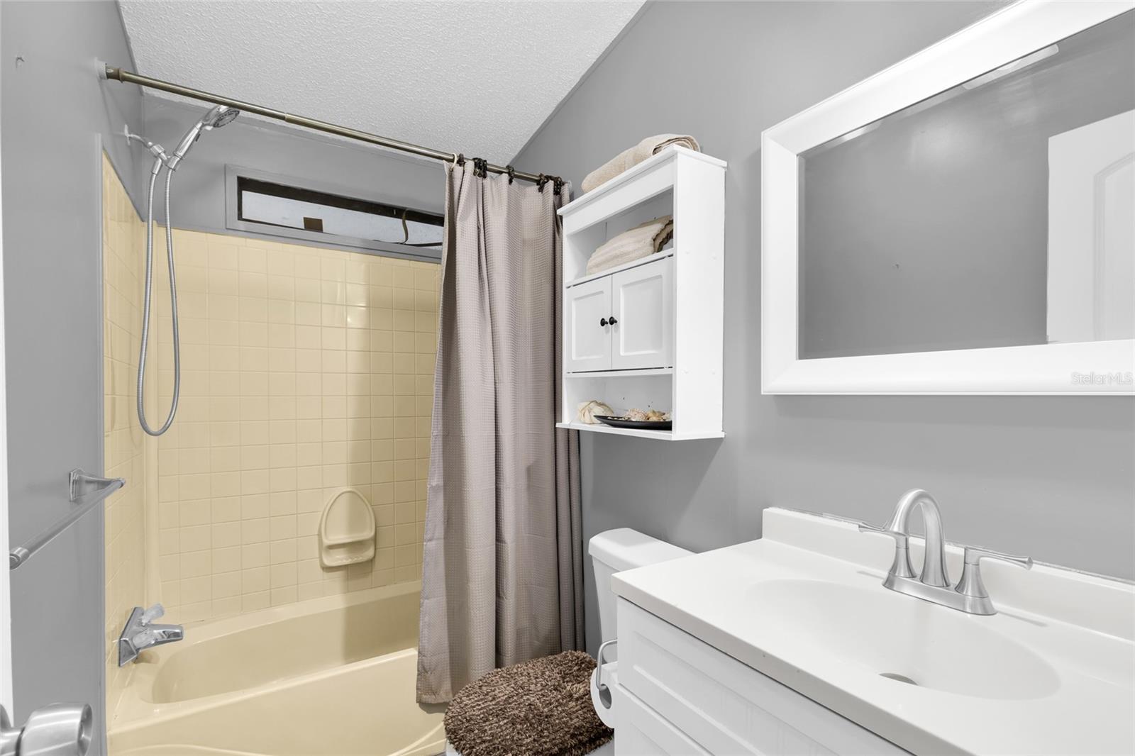 CONTINENTAL COUNTRY CLUB - Residential