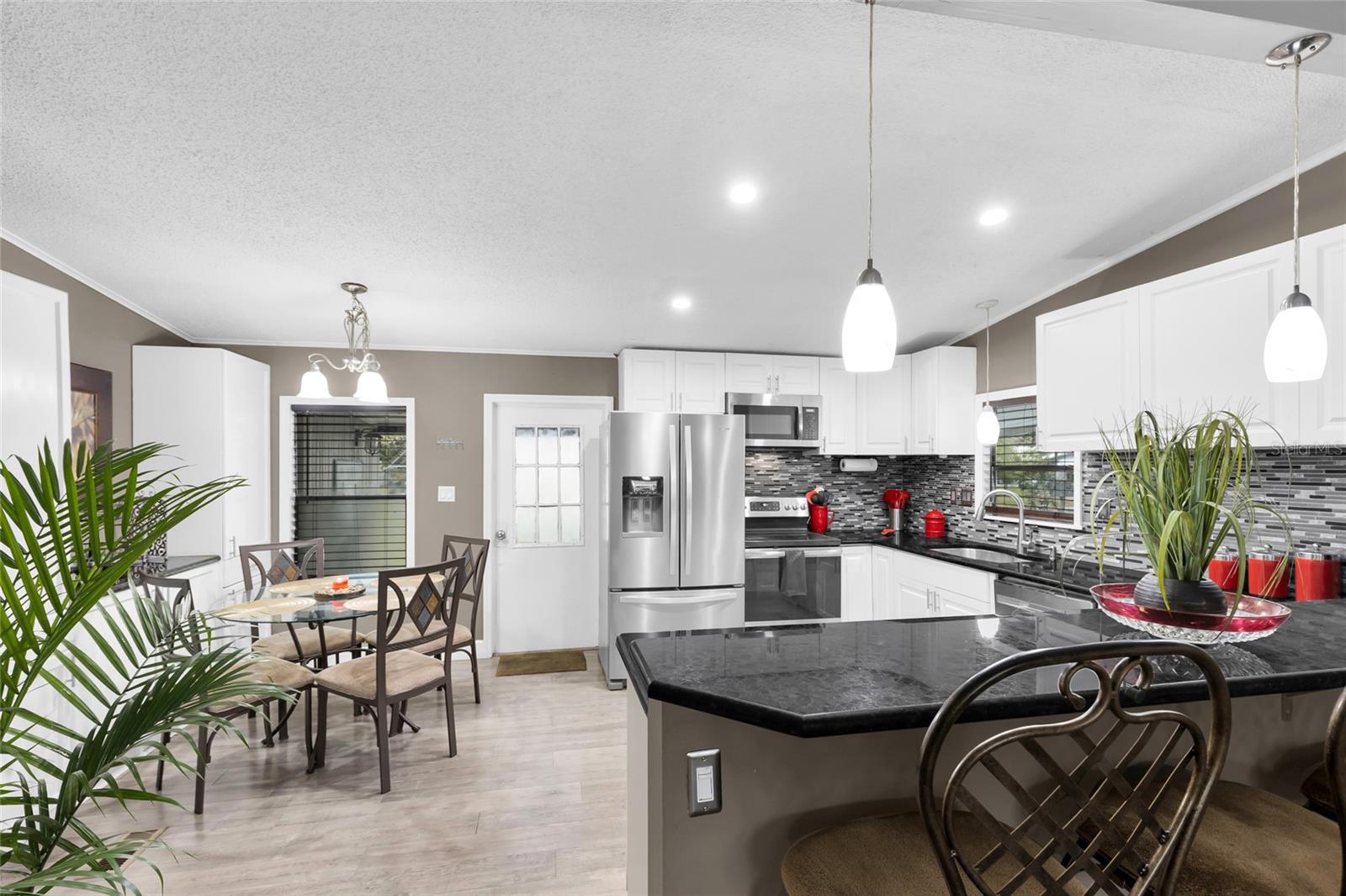 CONTINENTAL COUNTRY CLUB - Residential