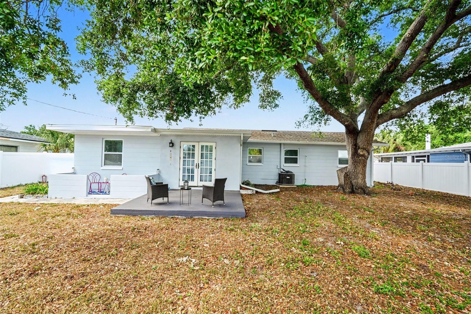 TROPICAL GROVES - Residential