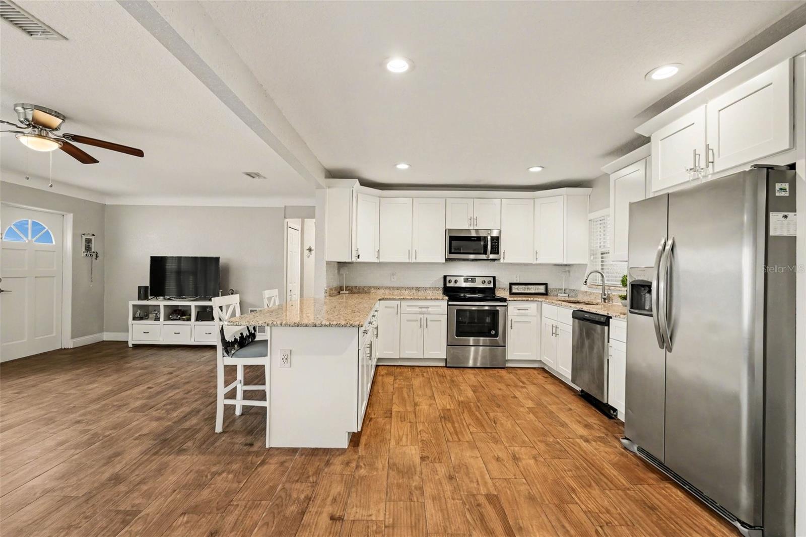 TROPICAL GROVES - Residential