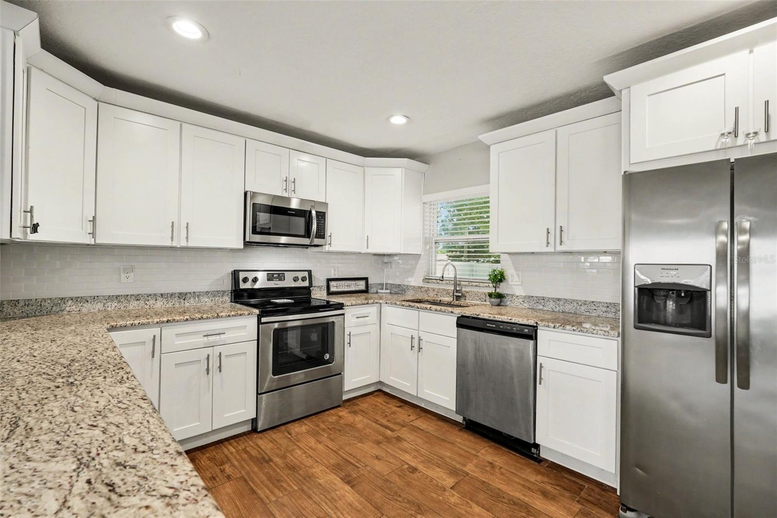 TROPICAL GROVES - Residential