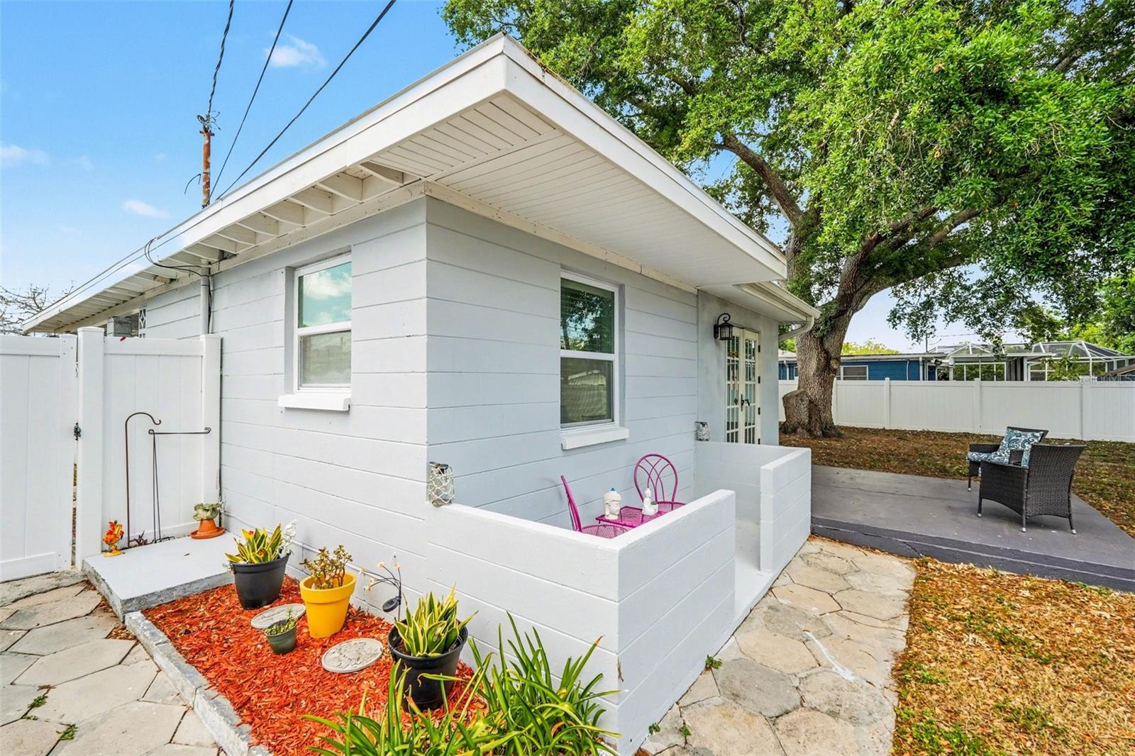 TROPICAL GROVES - Residential