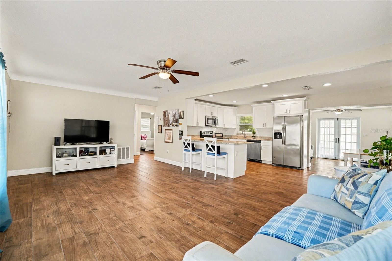 TROPICAL GROVES - Residential