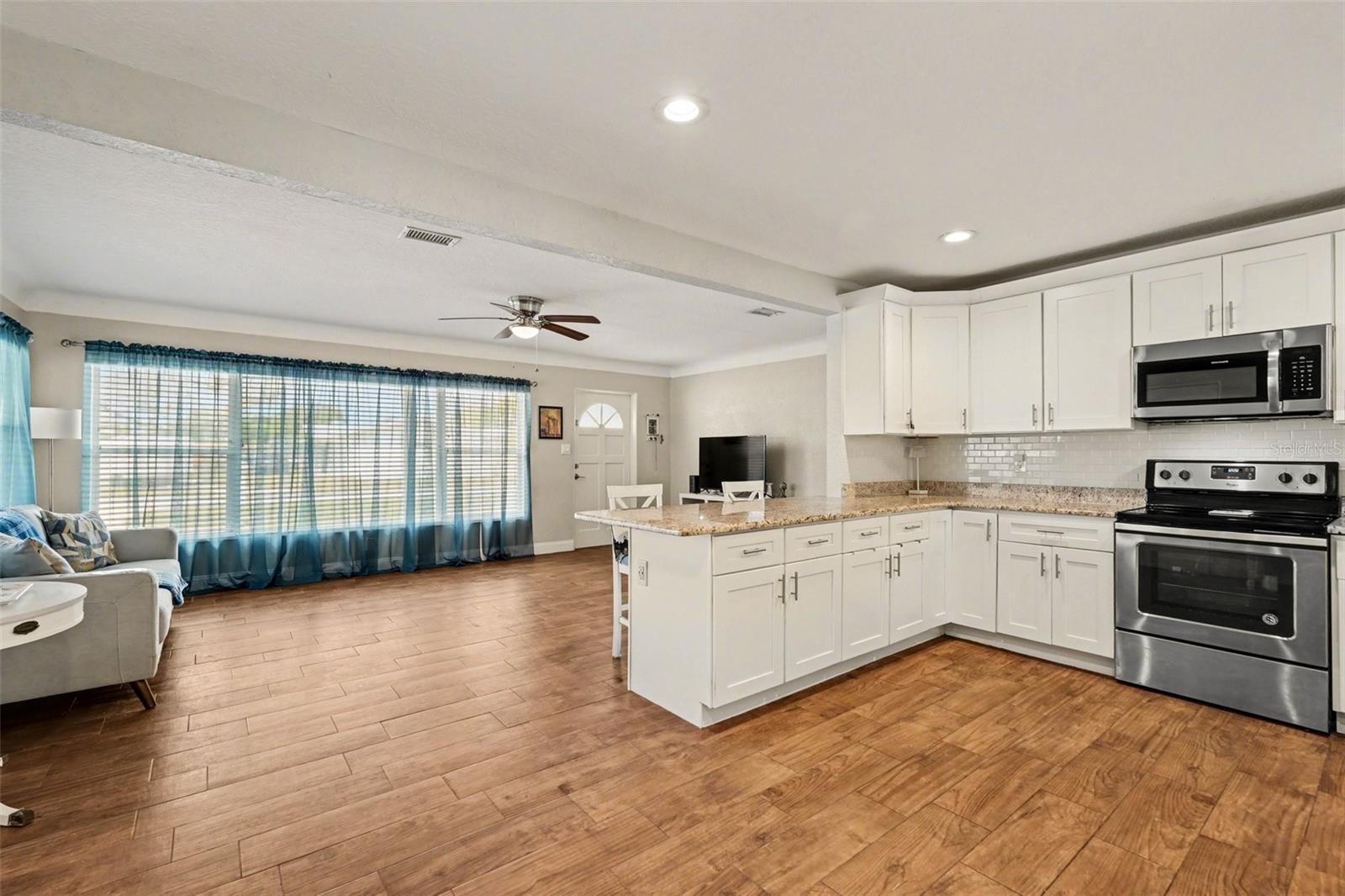 TROPICAL GROVES - Residential