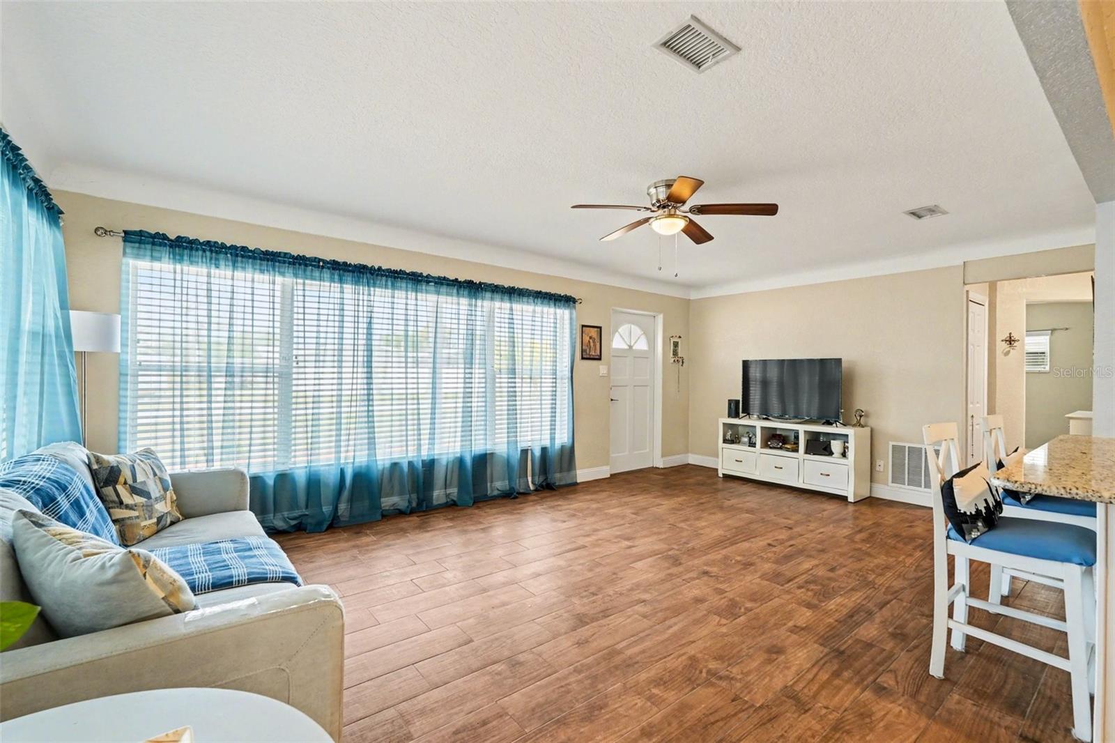 TROPICAL GROVES - Residential