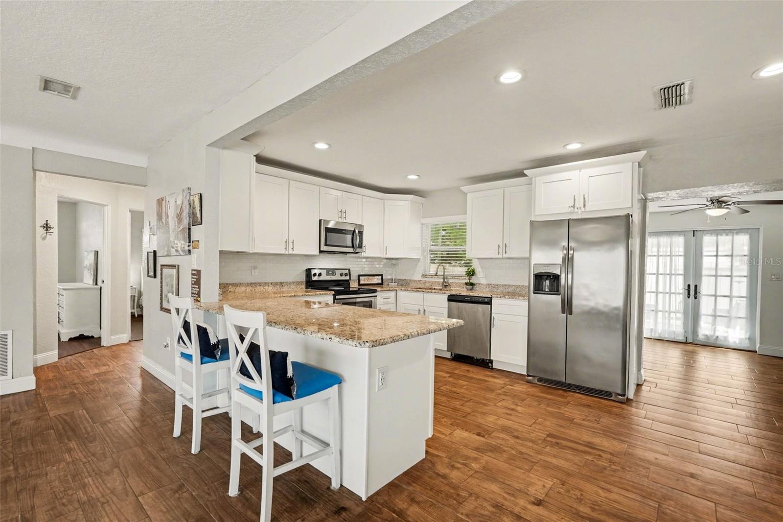 TROPICAL GROVES - Residential