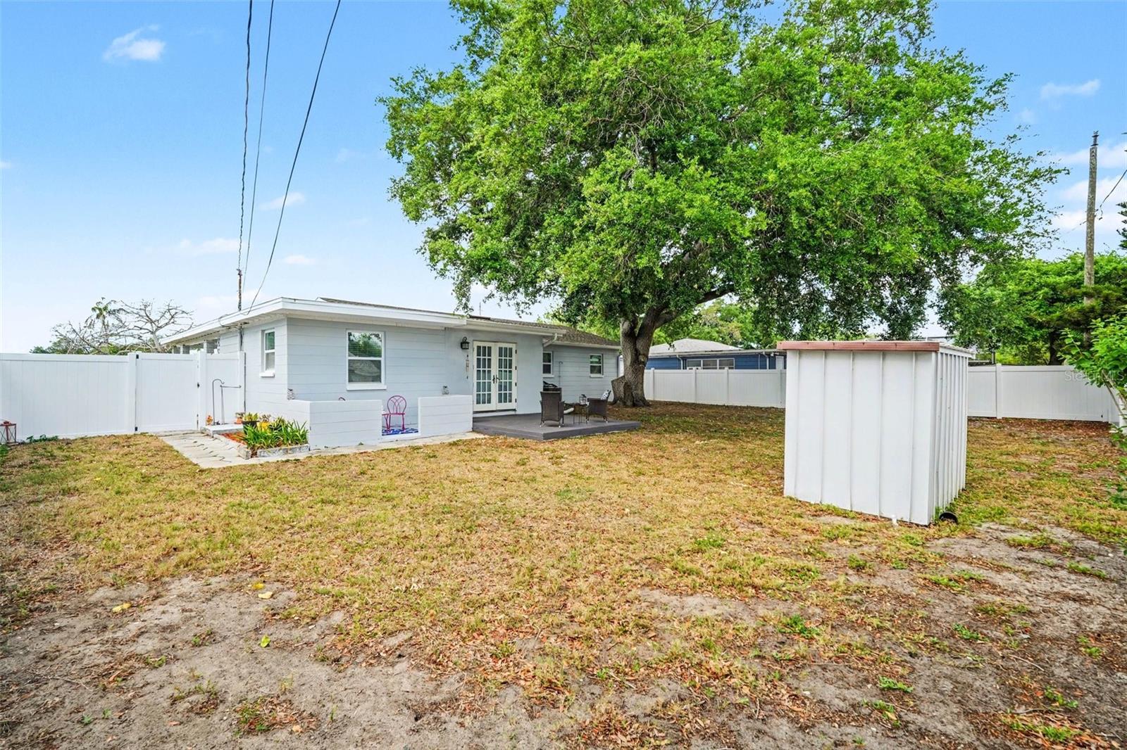 TROPICAL GROVES - Residential