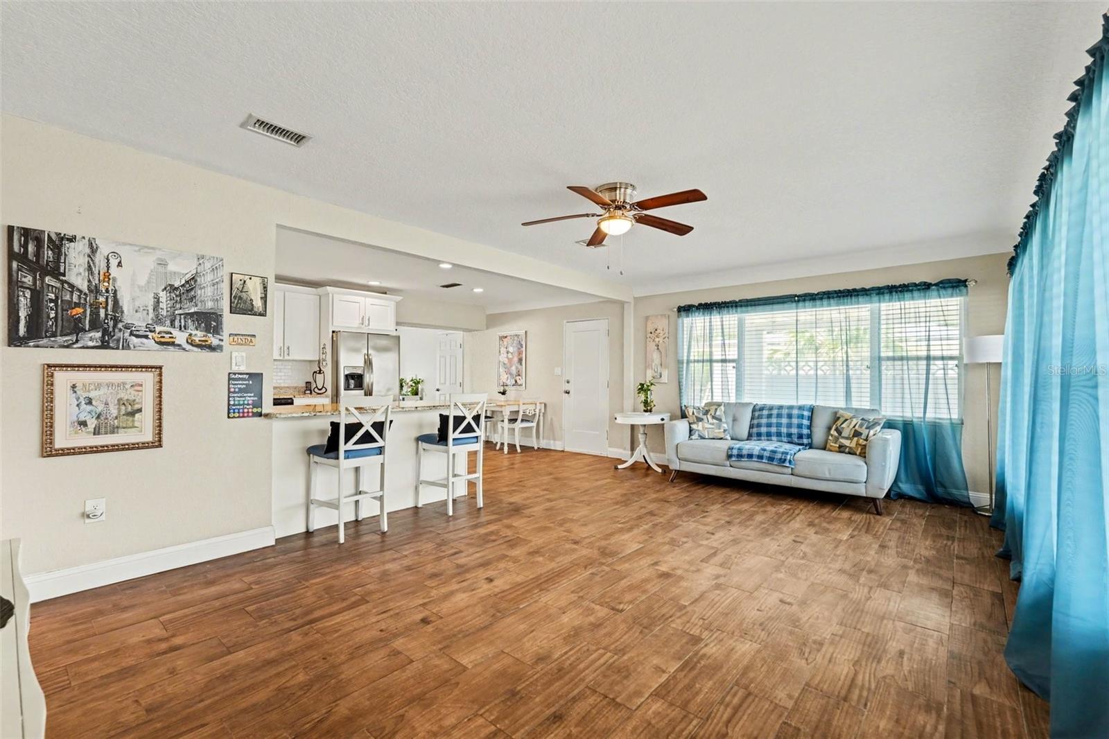 TROPICAL GROVES - Residential