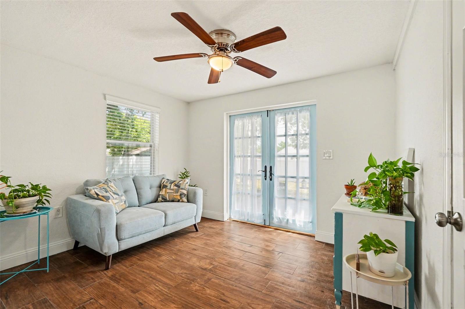 TROPICAL GROVES - Residential