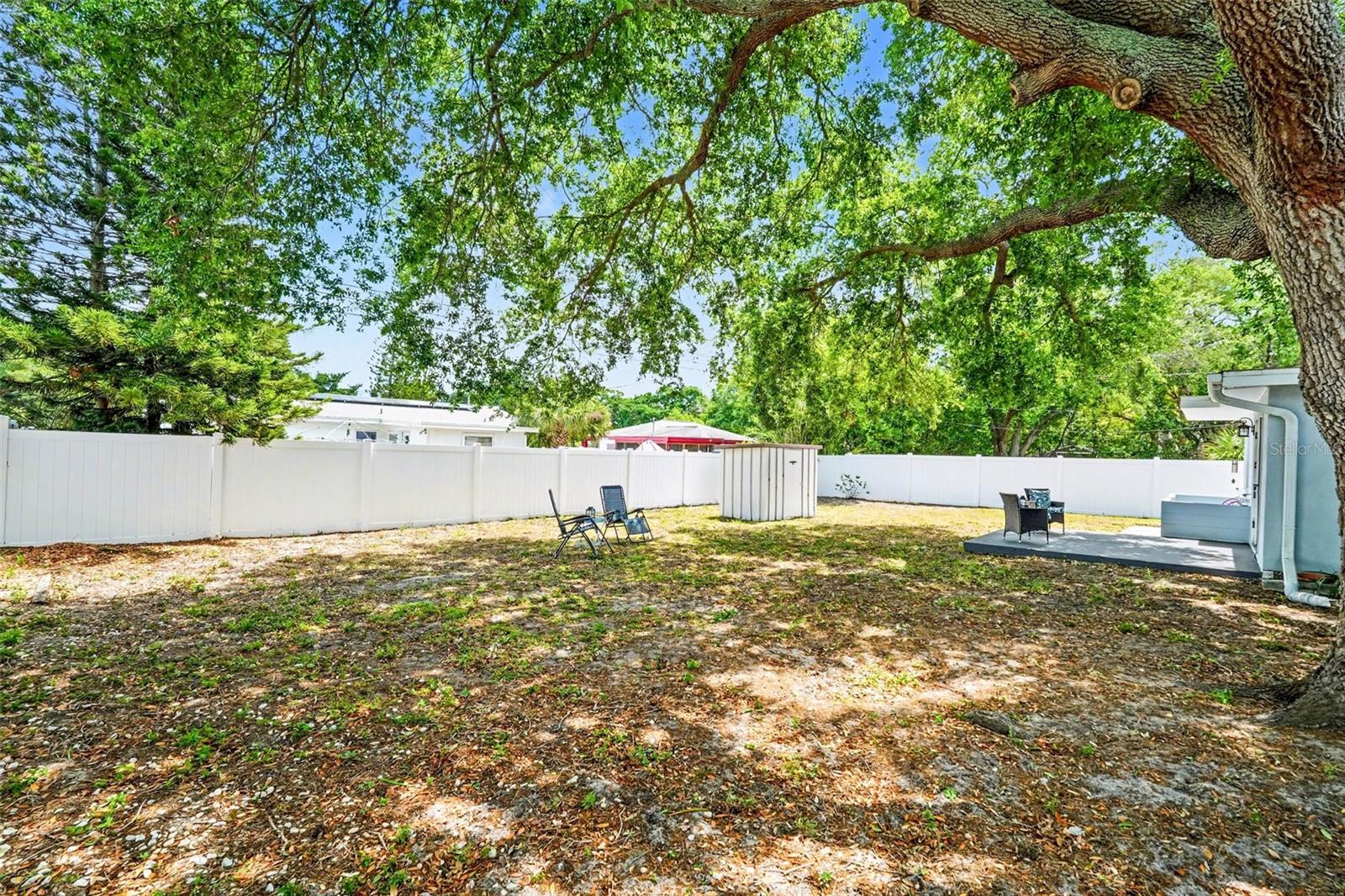 TROPICAL GROVES - Residential