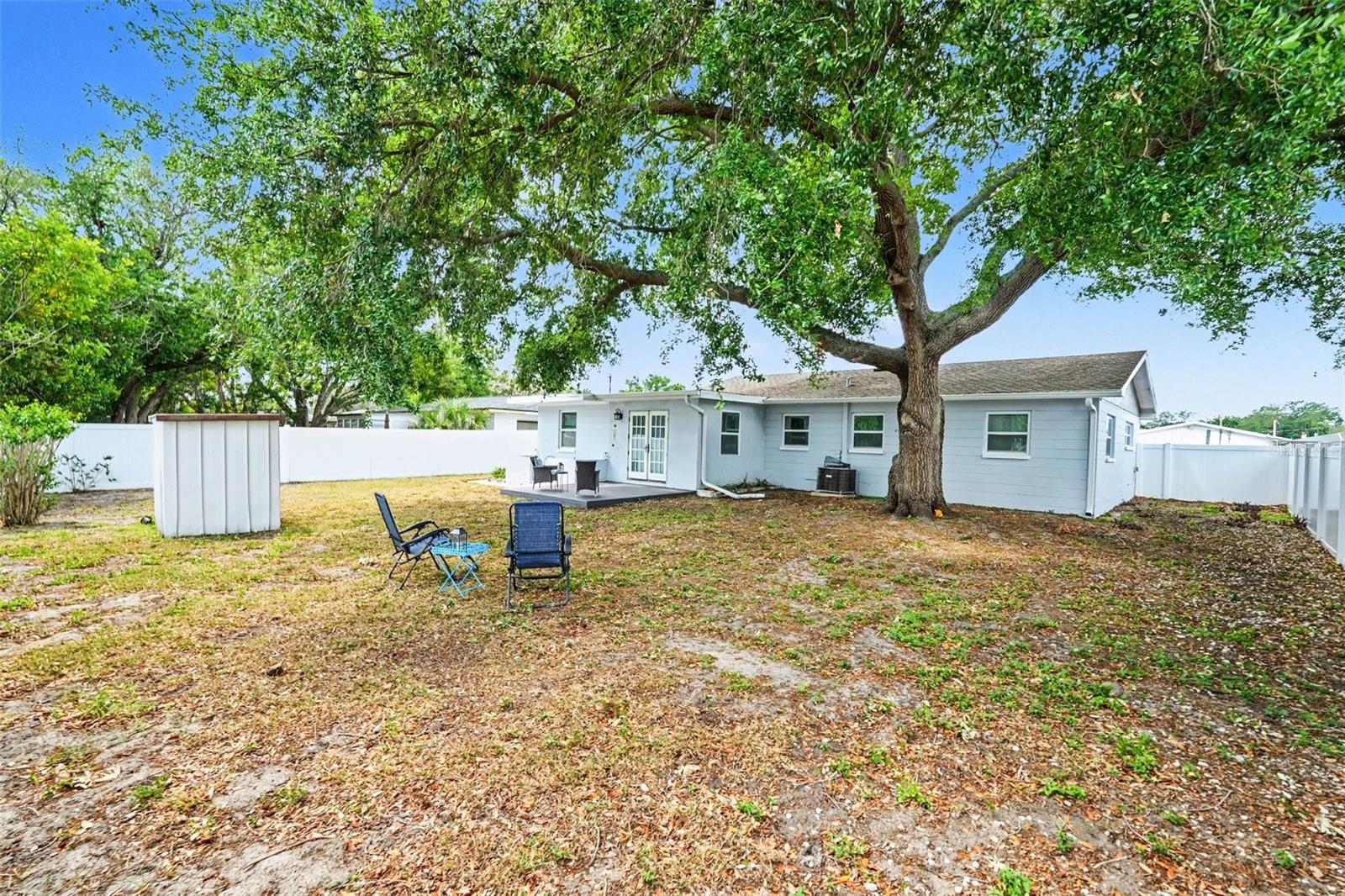 TROPICAL GROVES - Residential