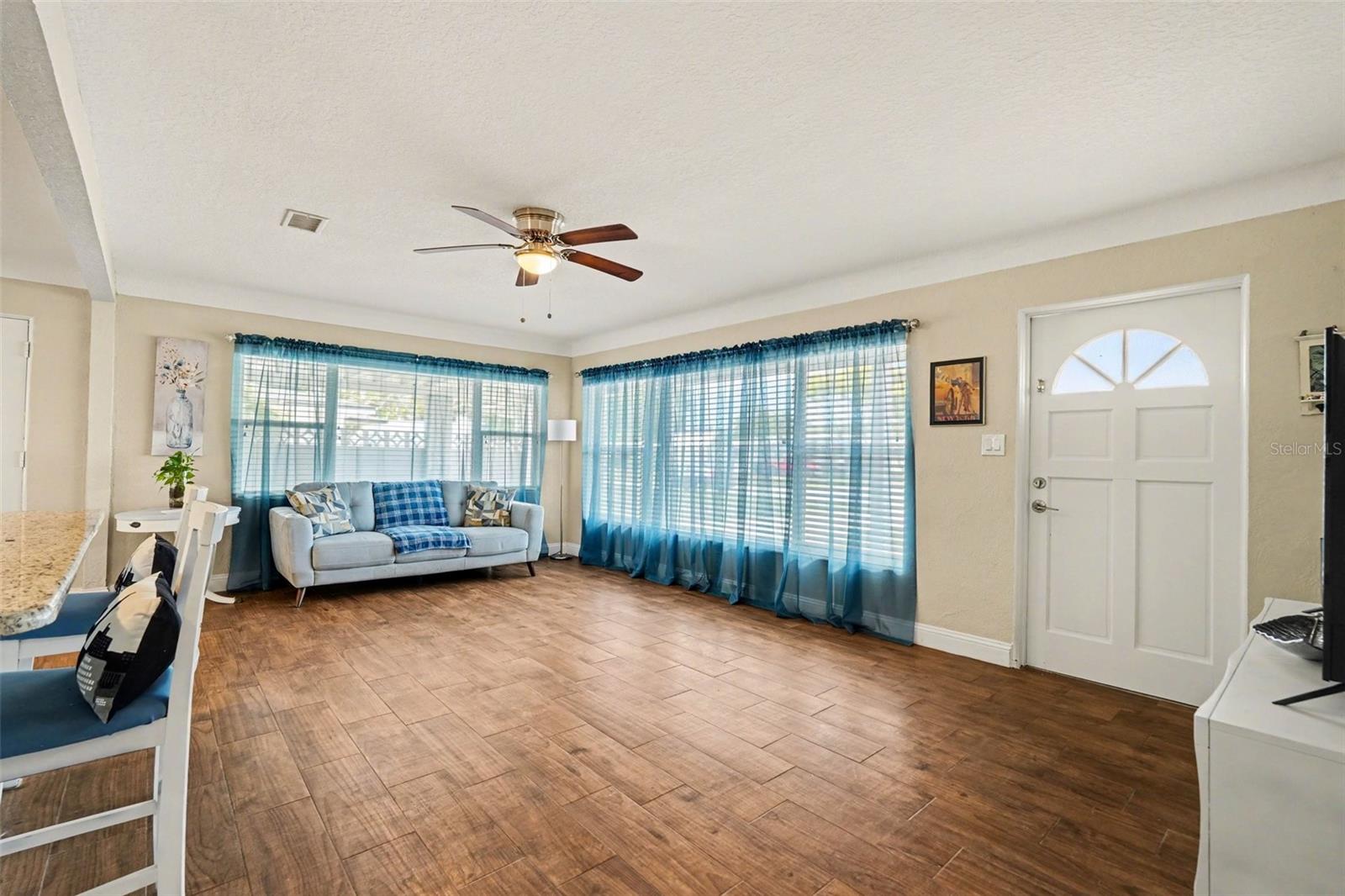 TROPICAL GROVES - Residential