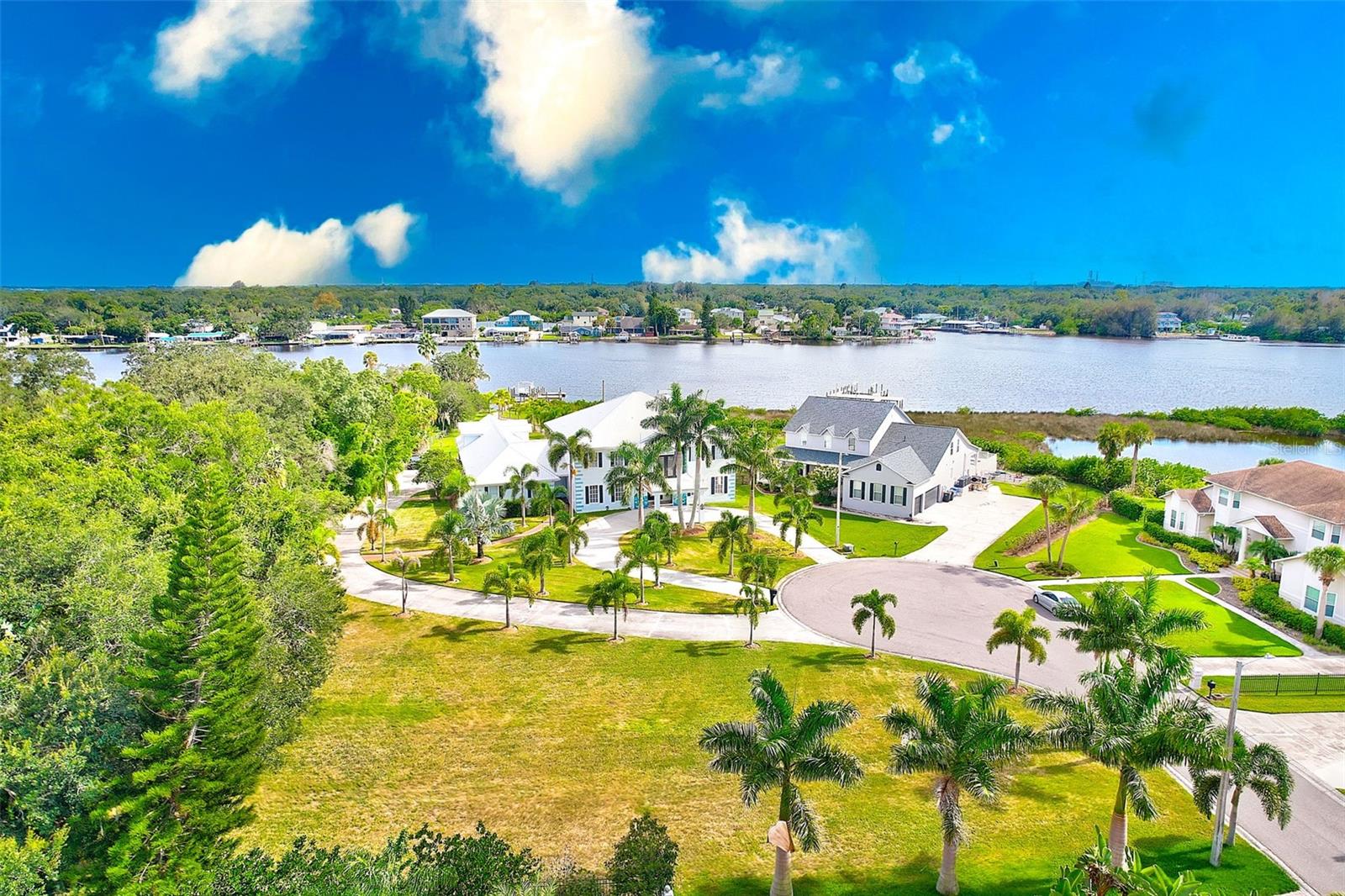 RIVERLACHEN - Residential