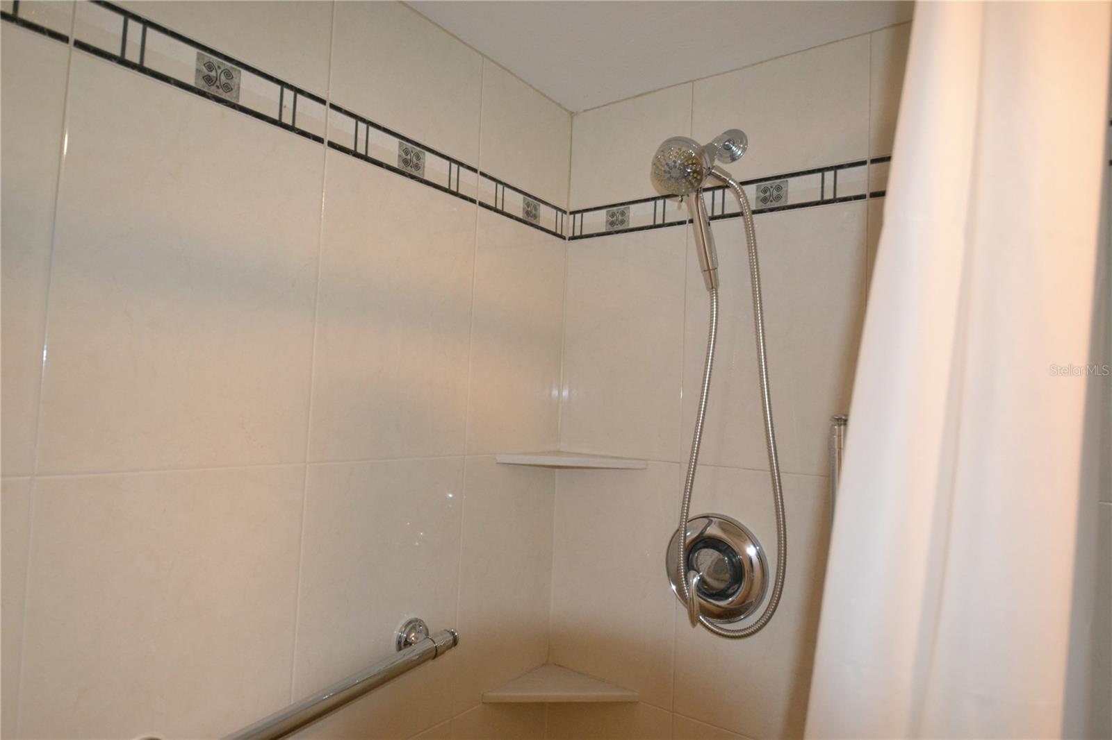 QUAIL FOREST CLUSTER HOMES - Residential Lease