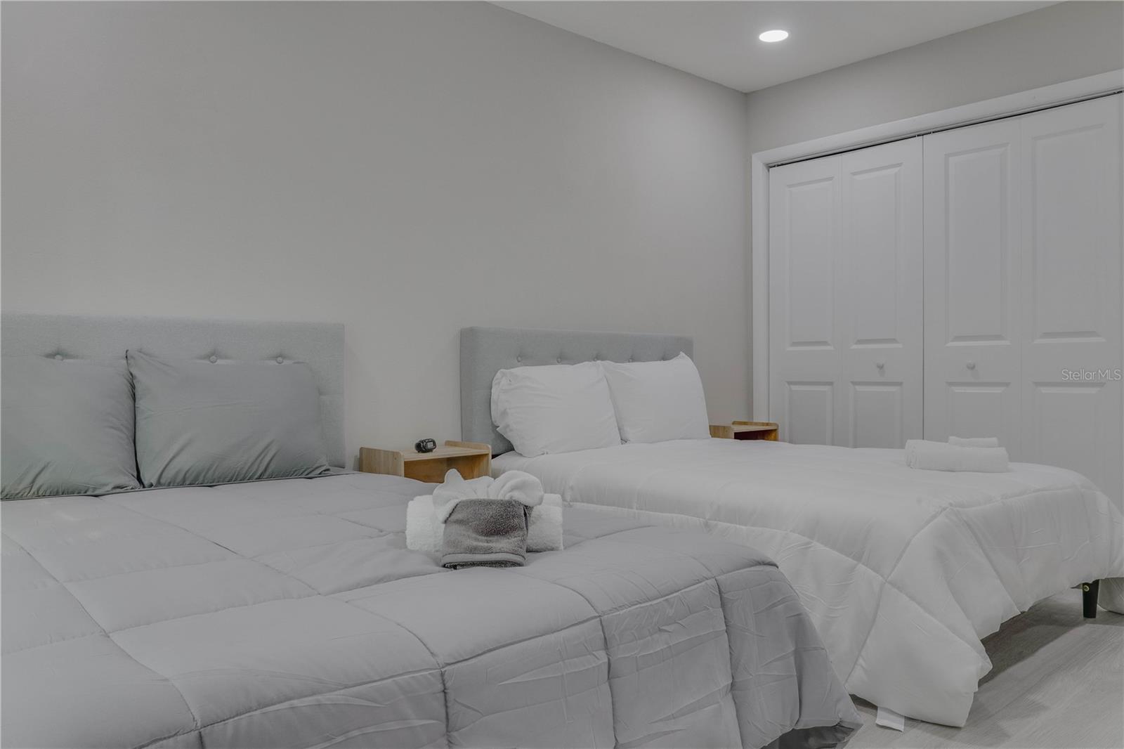 ELOISE WOODS EAST LAKE MARIAM UNIT - Residential