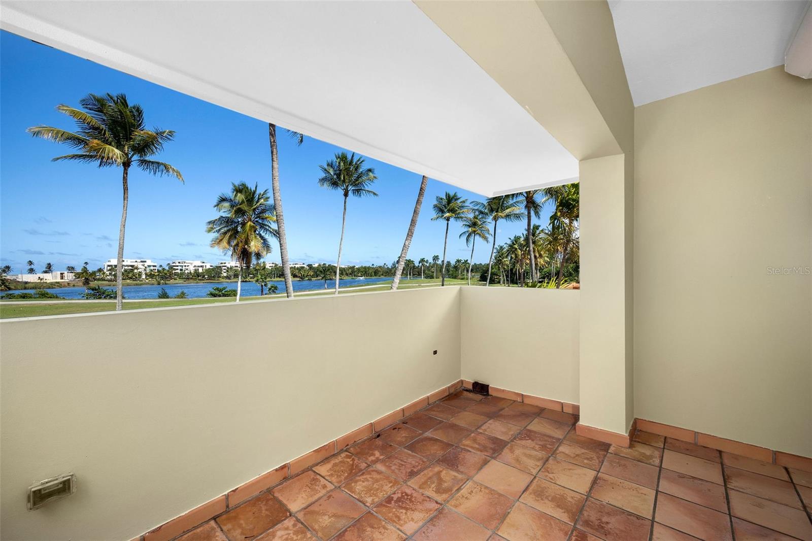 THE GREENS VILLAS AT DORADO BEACH - Residential