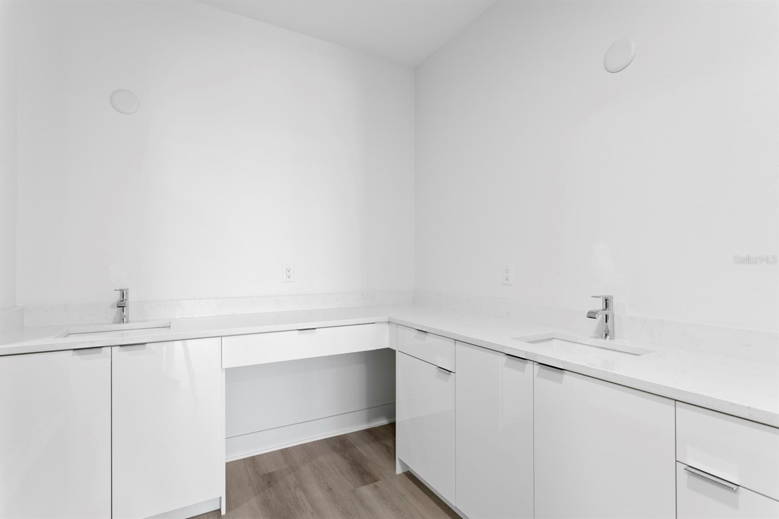 THE RESIDENCES AT TOWN CENTER - Residential