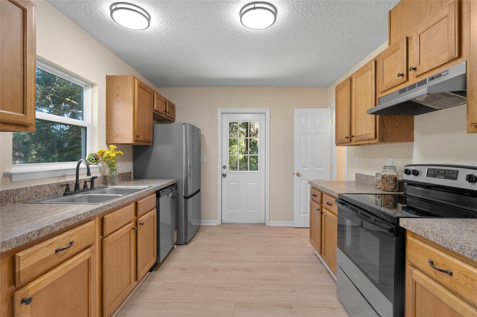 DE ROSA INC UNIT 04 - Residential