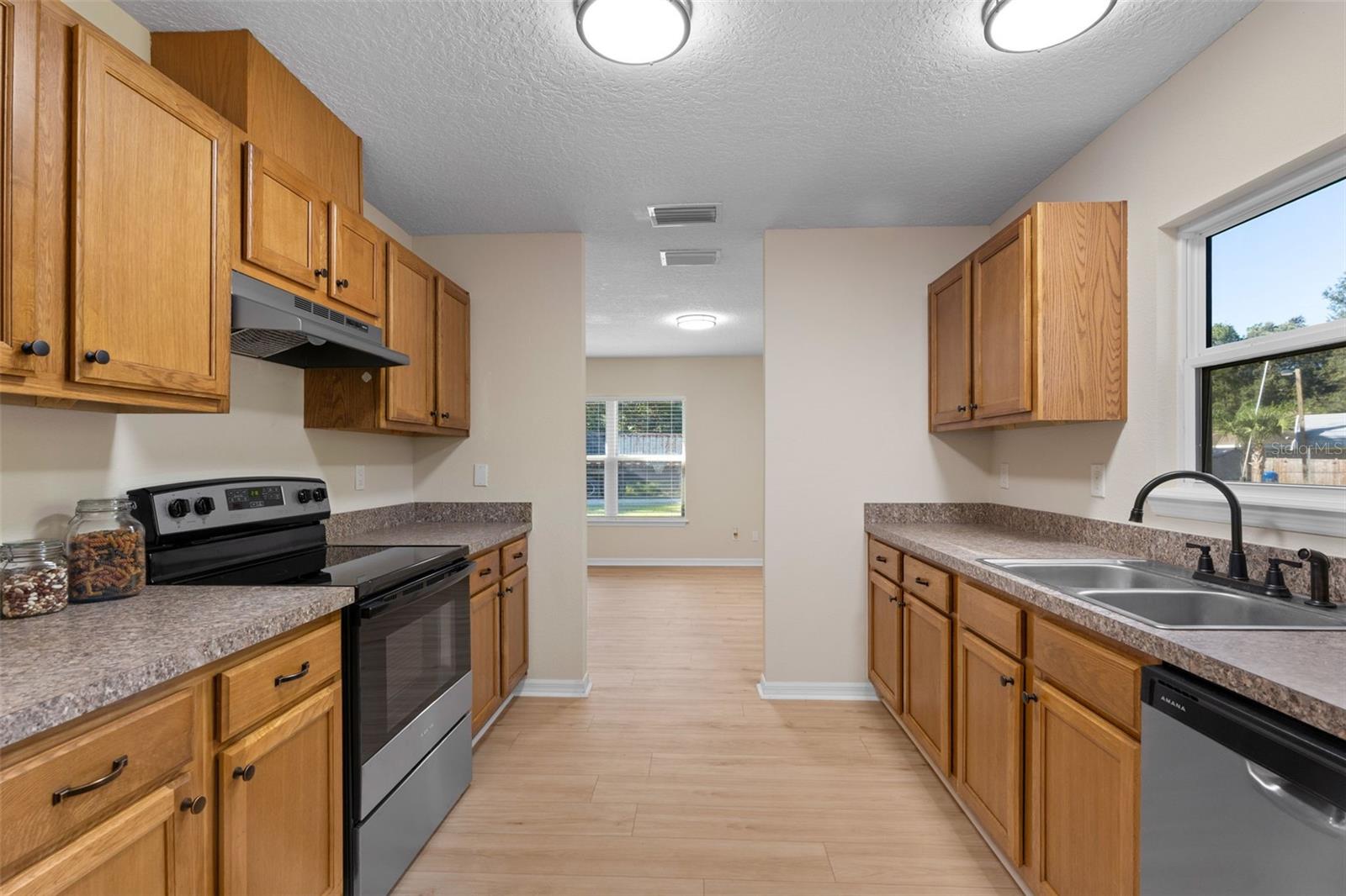 DE ROSA INC UNIT 04 - Residential