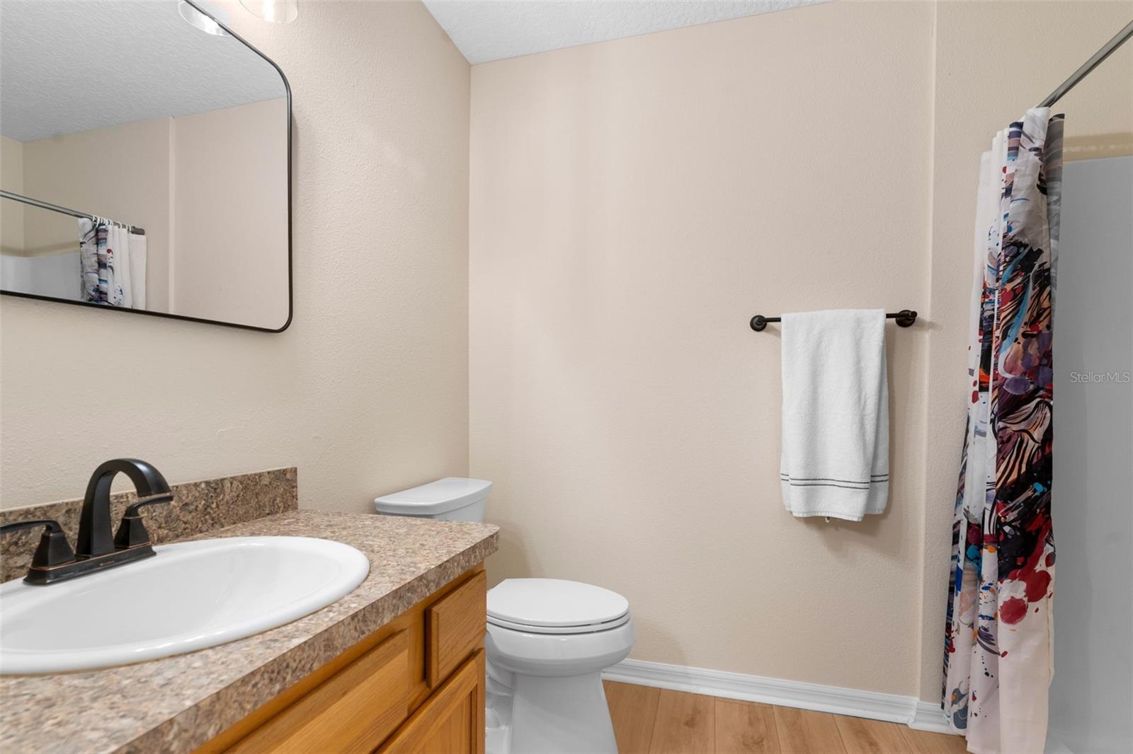 DE ROSA INC UNIT 04 - Residential