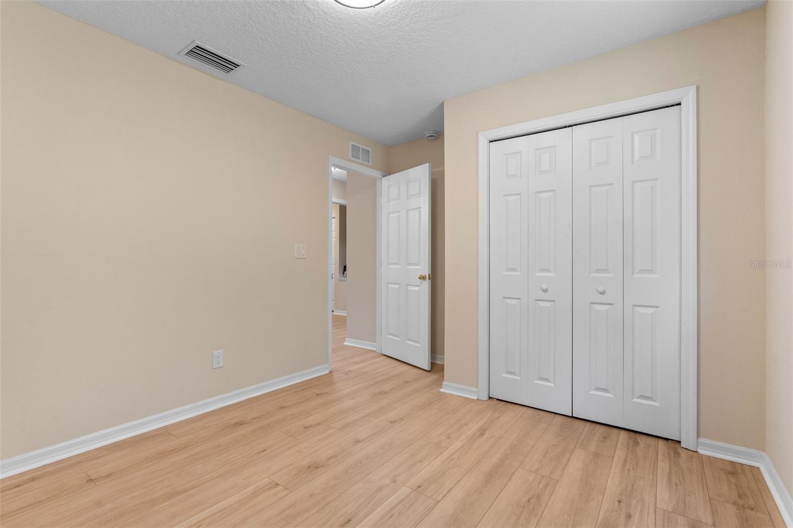 DE ROSA INC UNIT 04 - Residential