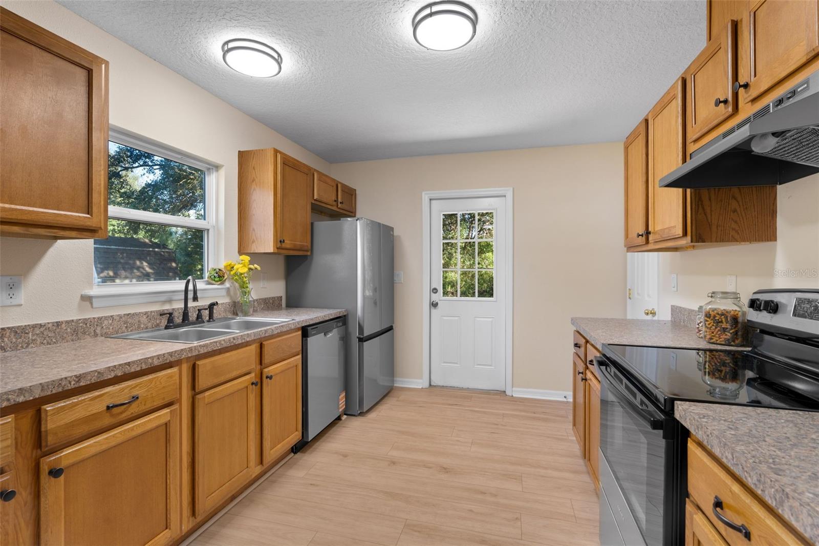 DE ROSA INC UNIT 04 - Residential