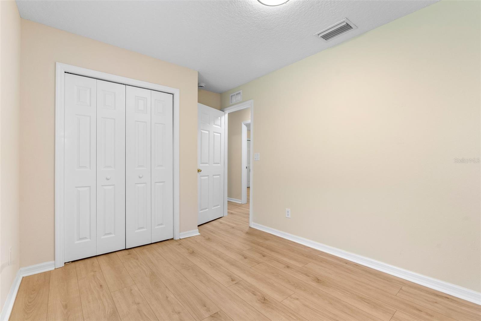 DE ROSA INC UNIT 04 - Residential