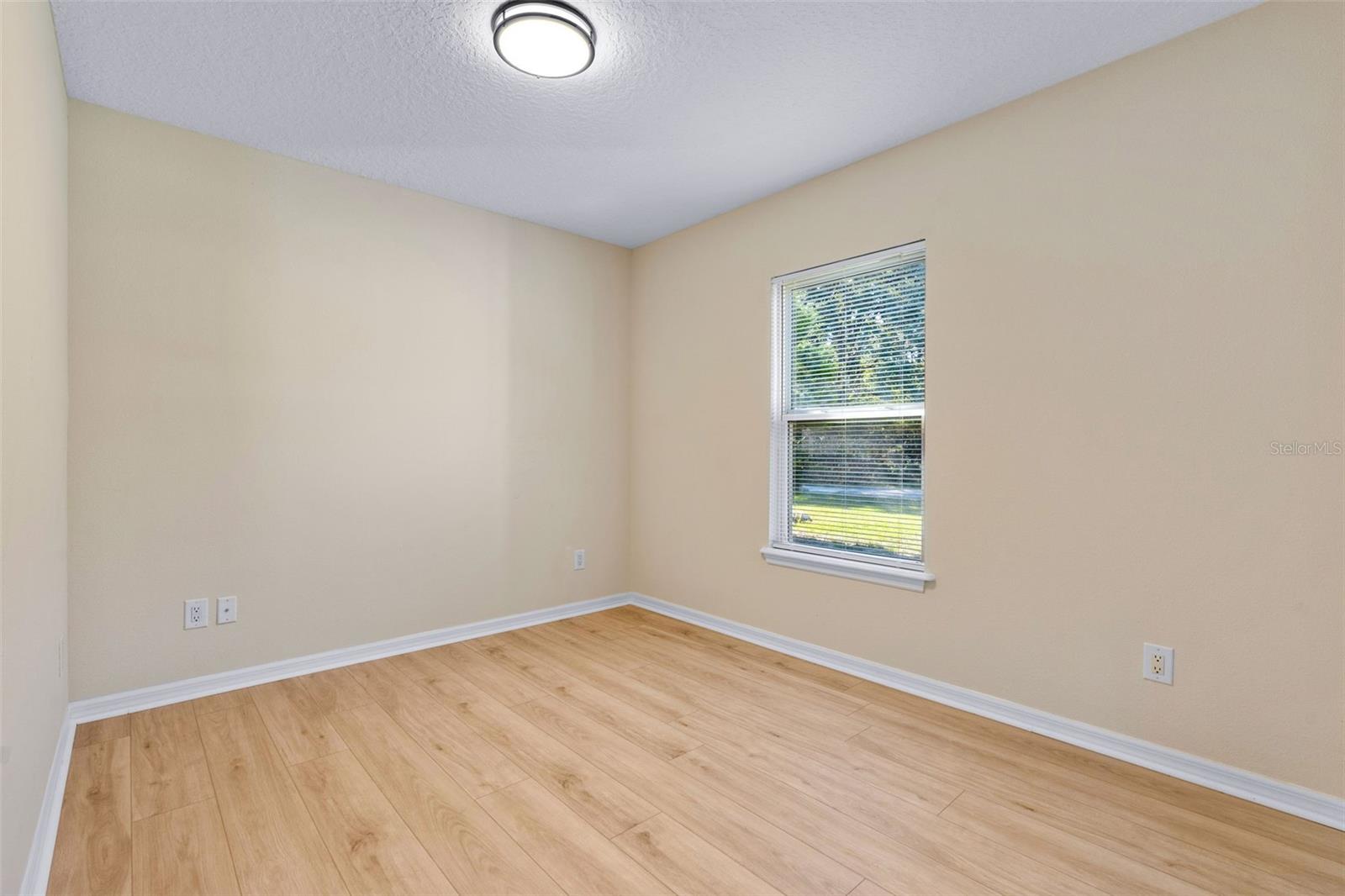 DE ROSA INC UNIT 04 - Residential