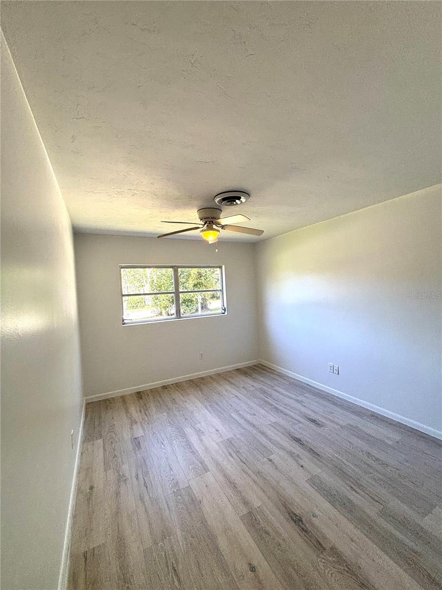 EASTWOOD PARK UN 01 - Residential Lease