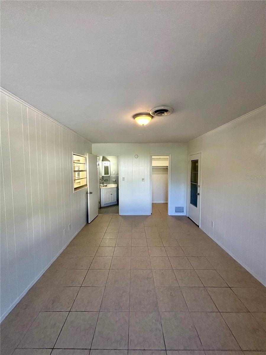 EASTWOOD PARK UN 01 - Residential Lease