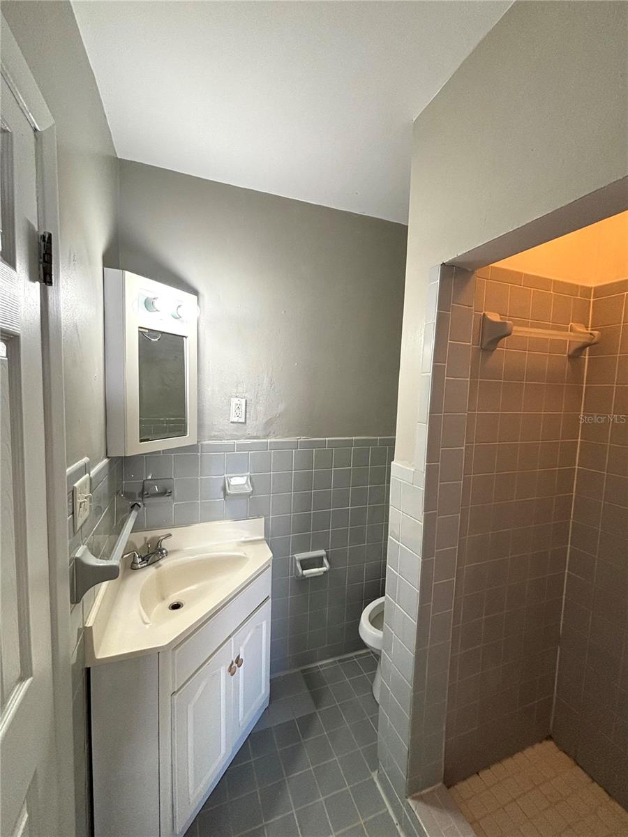 EASTWOOD PARK UN 01 - Residential Lease