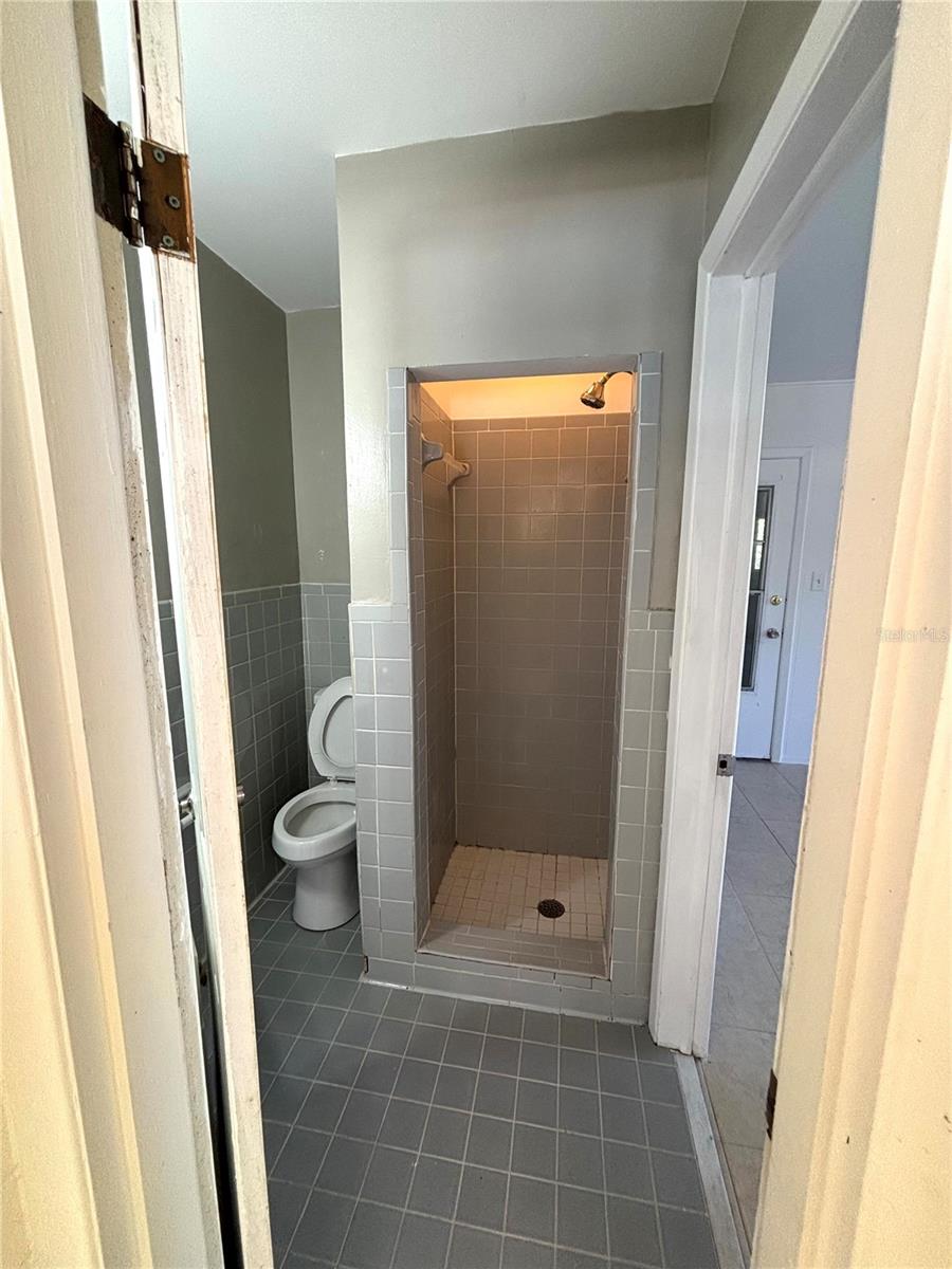 EASTWOOD PARK UN 01 - Residential Lease