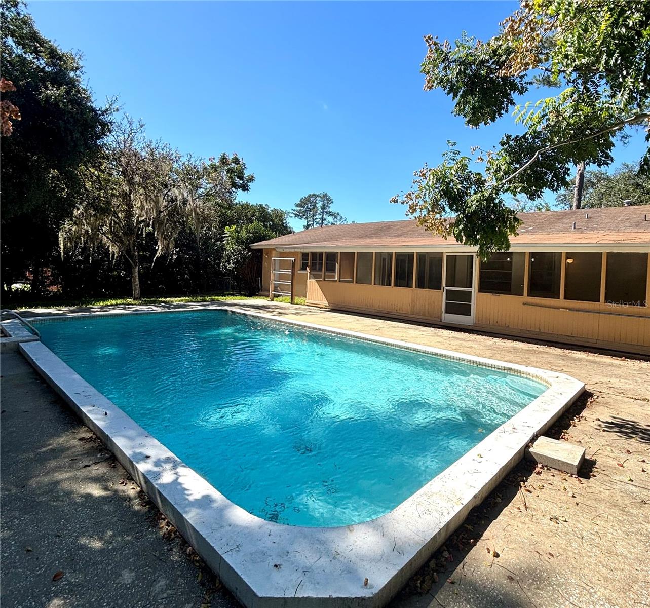 EASTWOOD PARK UN 01 - Residential Lease