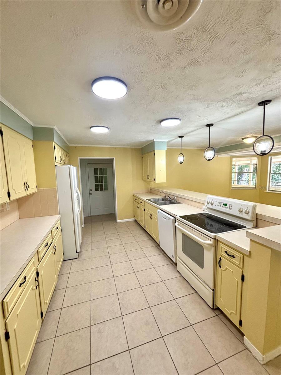 EASTWOOD PARK UN 01 - Residential Lease