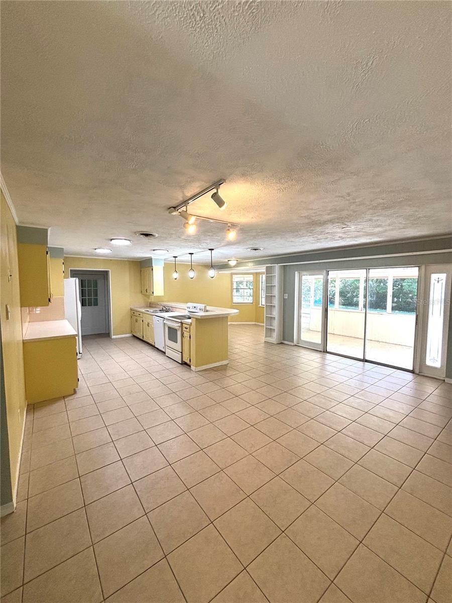 EASTWOOD PARK UN 01 - Residential Lease