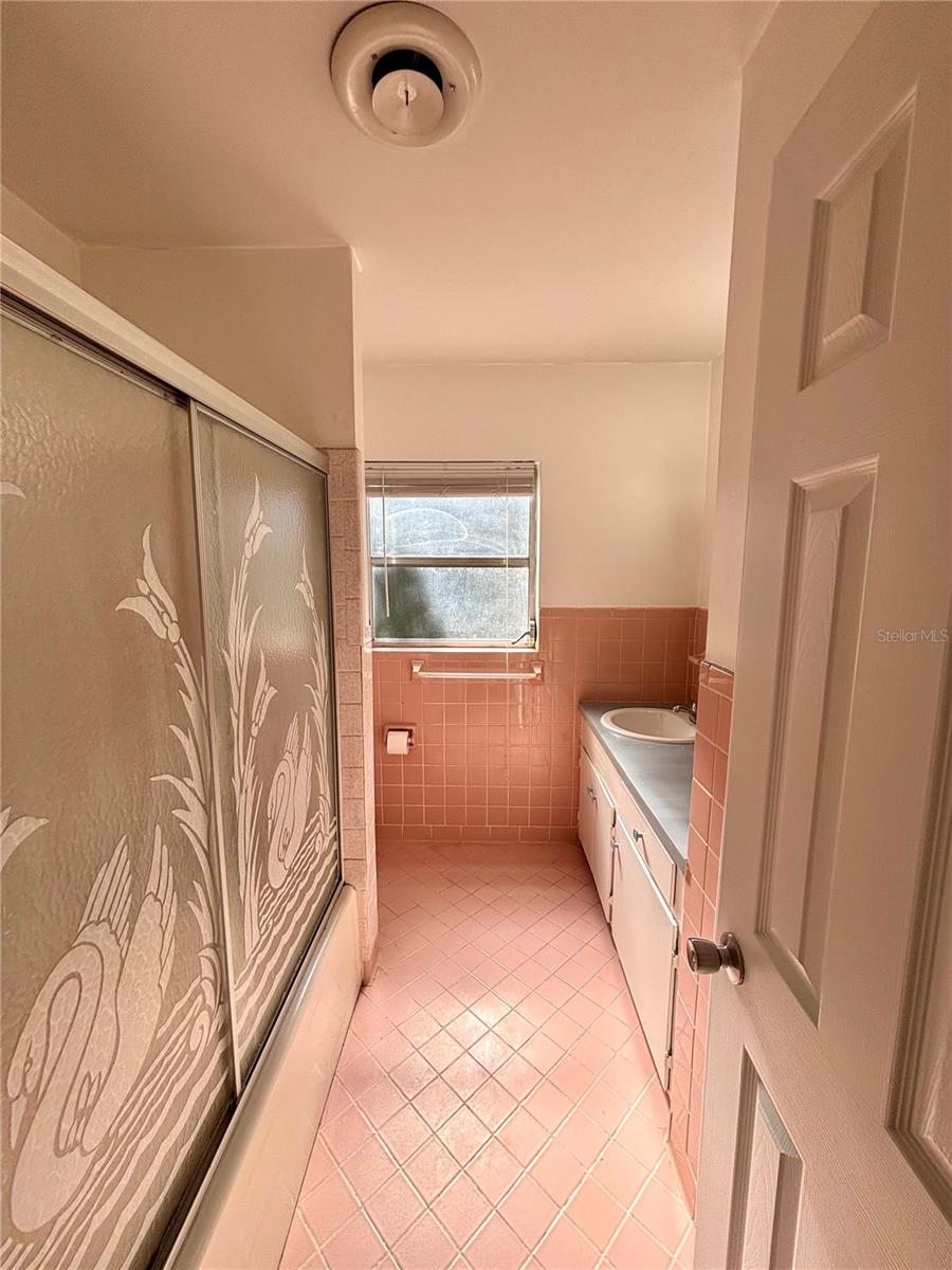 EASTWOOD PARK UN 01 - Residential Lease