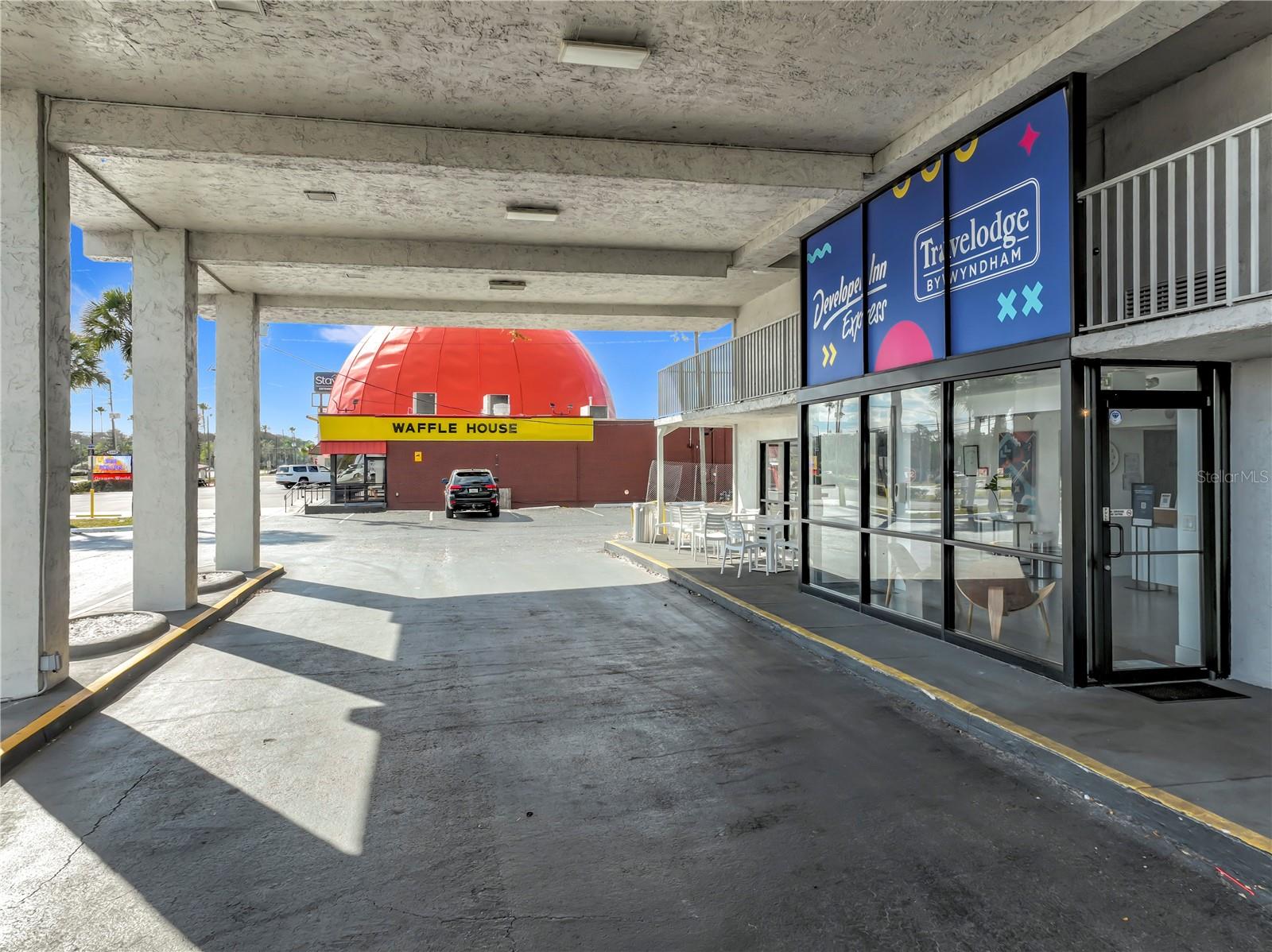 GREENPOINT ESSENTIAL HOTEL CONDO - Residential