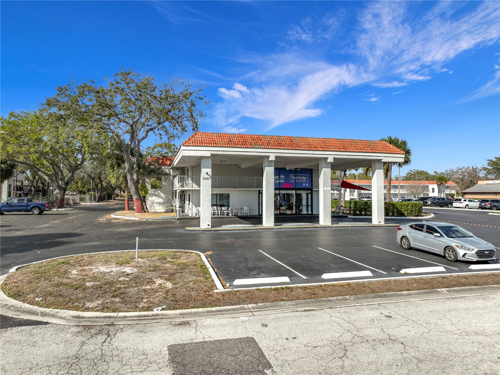 GREENPOINT ESSENTIAL HOTEL CONDO - Residential