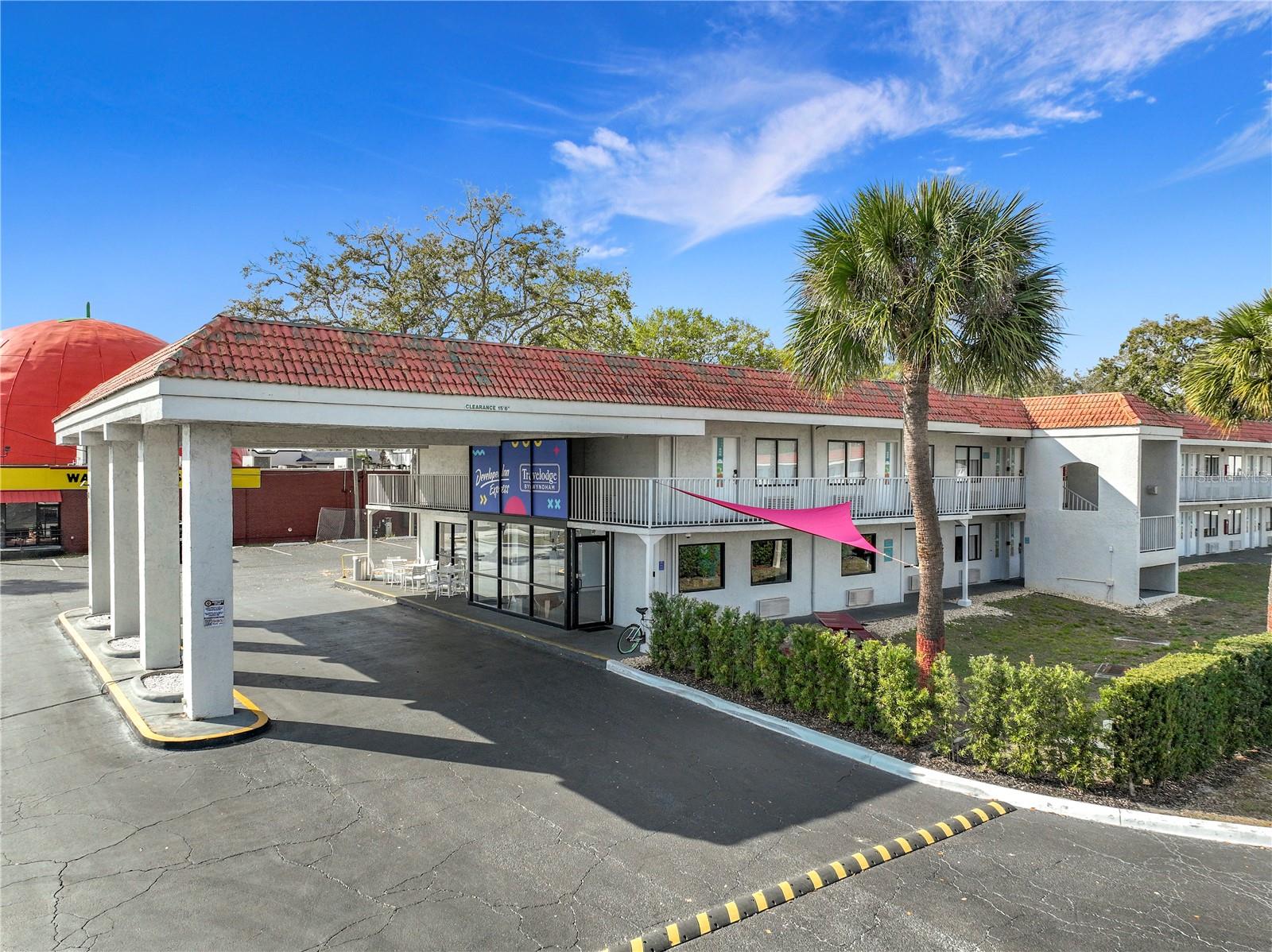 GREENPOINT ESSENTIAL HOTEL CONDO - Residential