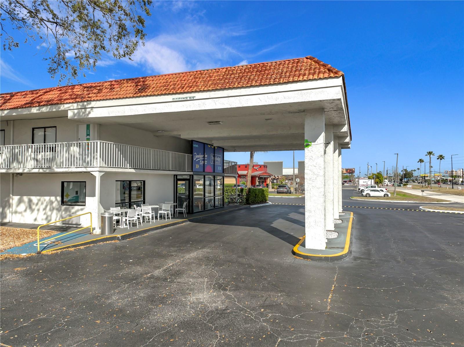 GREENPOINT ESSENTIAL HOTEL CONDO - Residential