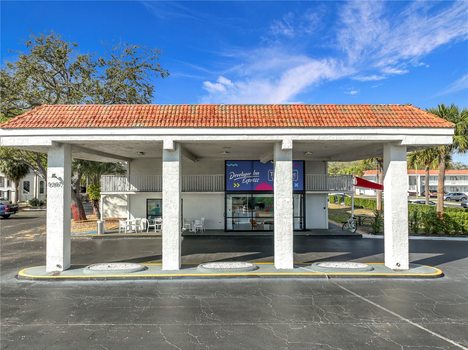 GREENPOINT ESSENTIAL HOTEL CONDO - Residential