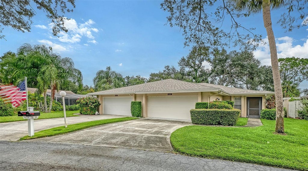 Photo of 4207 Bowling Green Circle, Sarasota, FL 34233 (MLS # A4708491)