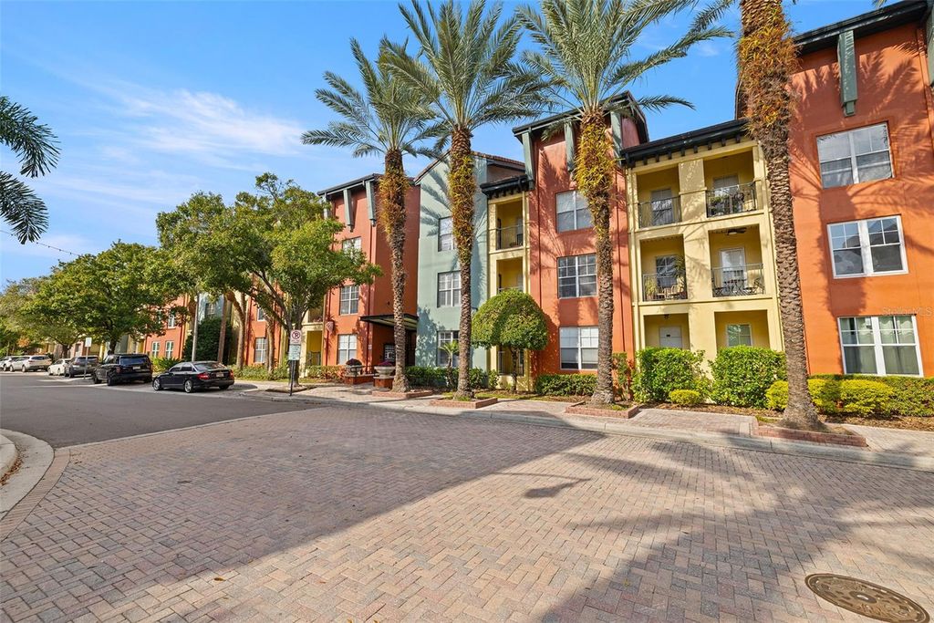 Photo of 2402 W Azeele Street #431, Tampa, FL 33609 (MLS # TB8454656)
