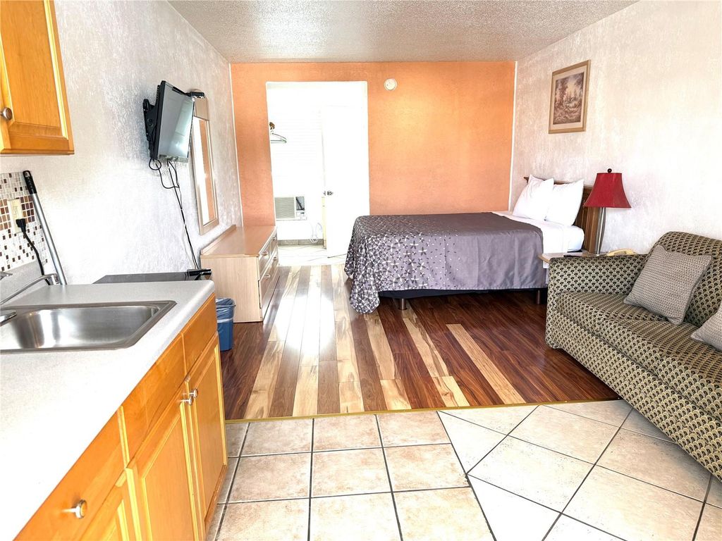 Photo of 1628 Gulf To Bay Blvd, Clearwater, FL 33755 (MLS # TB8399383)